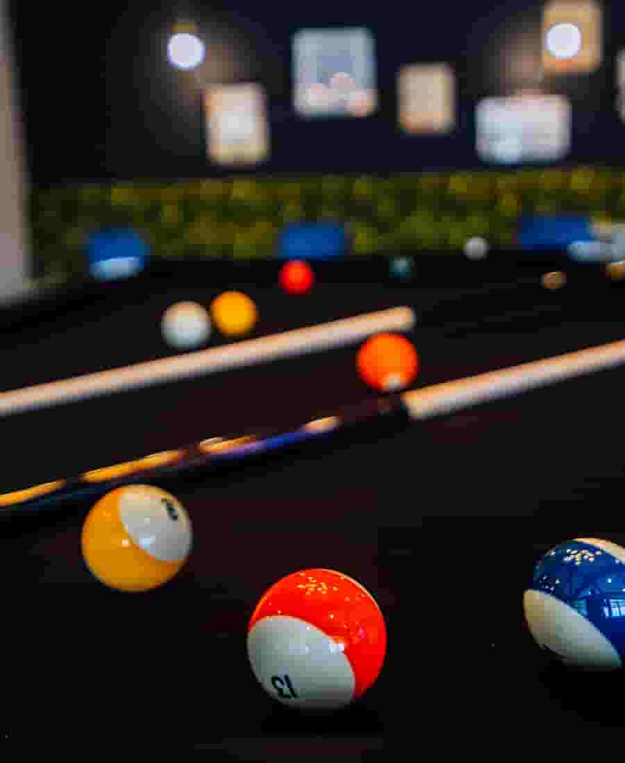 Pool table and table tennis in the Game Lounge